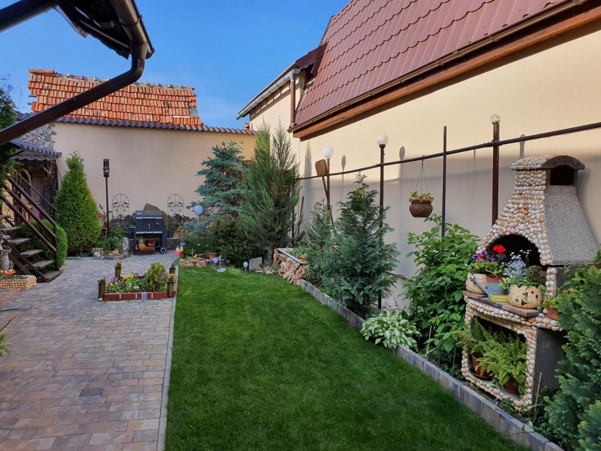 Rasnov Retreat Hotel Exterior photo
